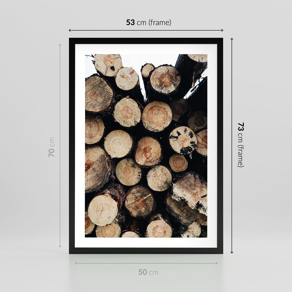 Plakat w ramie 50x70 - Siła Drewna - ścięte drewno, belki drewna ułożone jedna na drugiej - rama czarna