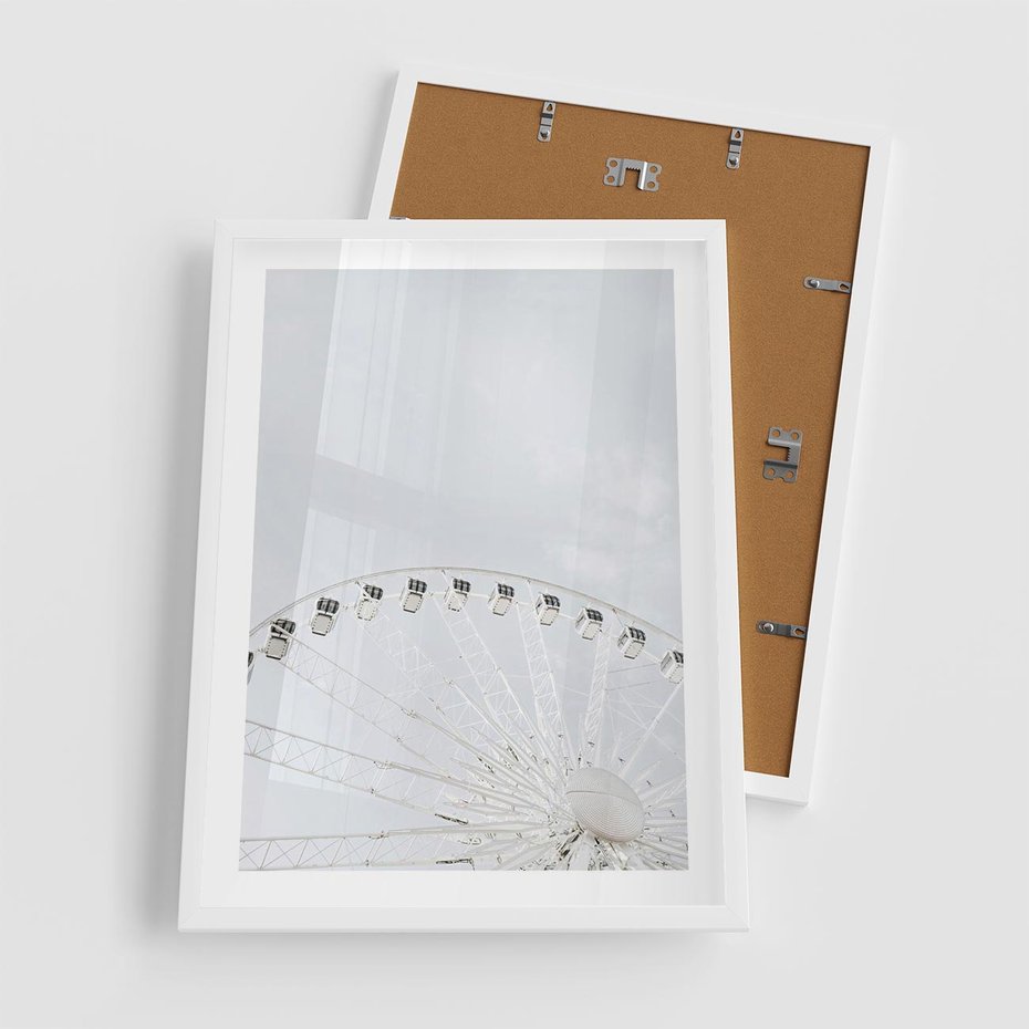 Plakat w ramie 50x70 - Karuzela Młyńska: Nostalgiczne Koło - młyńskie koło, karuzela - rama biała
