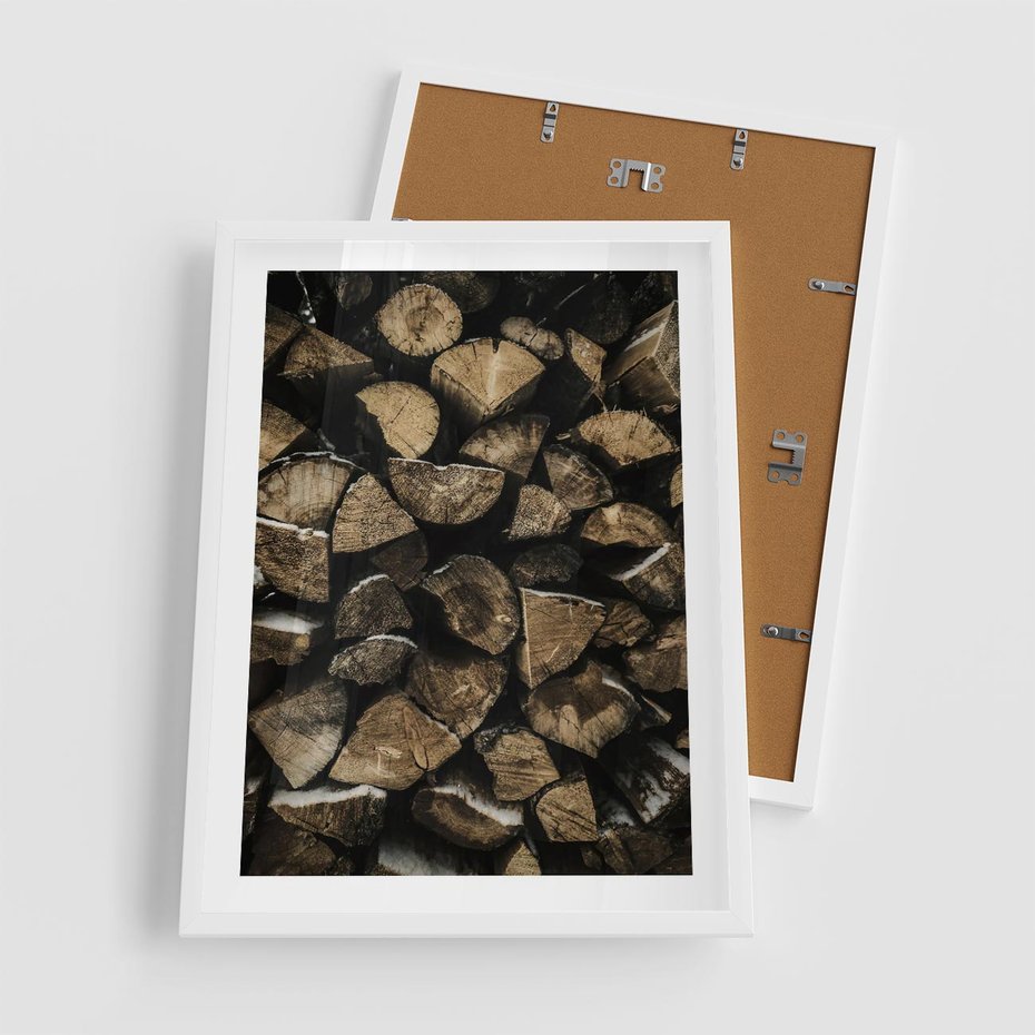 Plakat w ramie 50x70 - Piękno Prostej Formy - drewno, kłody - rama biała