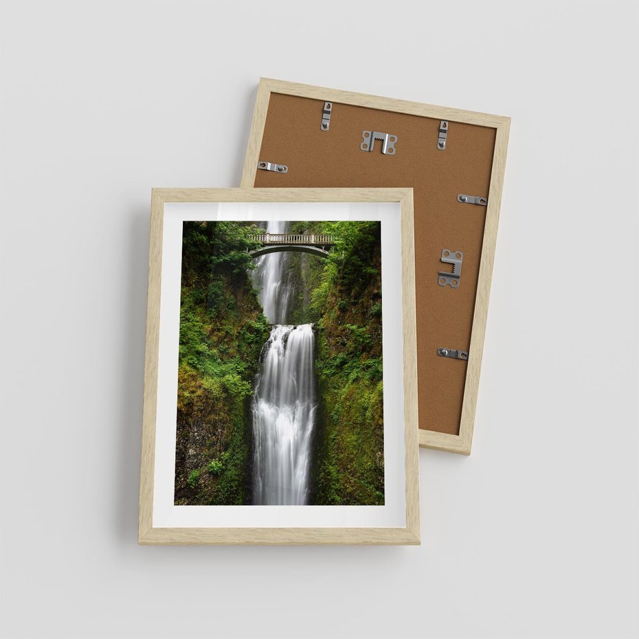 Plakat w ramie 30x40 - Siła i Urok Natury - wodospad, las - rama drewno