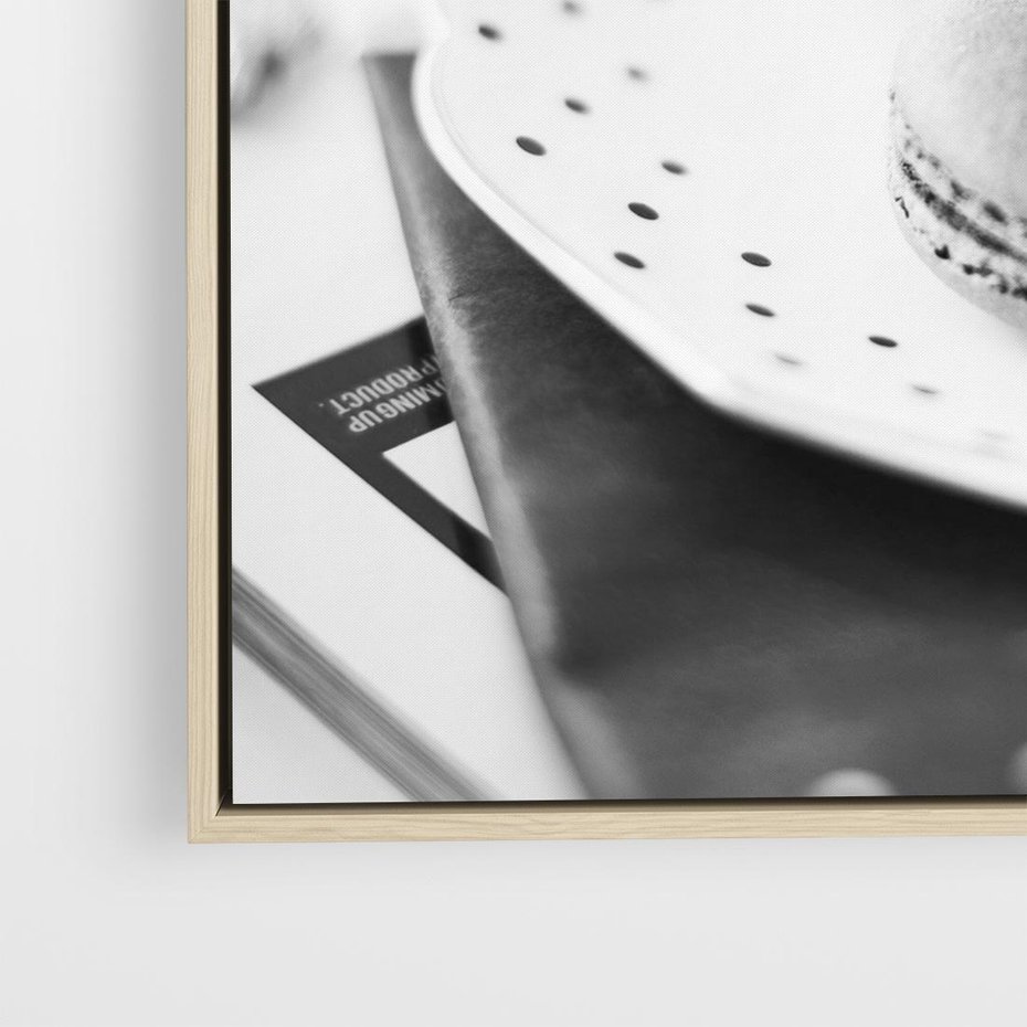 Obraz w ramie 50x50 - Makaroniki w Szarości - czarno biała fotografia, plakat - rama drewno