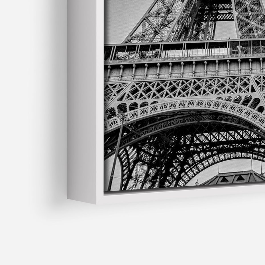 Obraz w ramie 50x70 - Zabawa w Paryżu - czarno białe zdjecie, wieża eiffla - rama biała