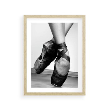 Plakat w ramie 40x50 - Taniec Zmysłów - artystyczne zdjęcie, odcienie szarości - rama drewno