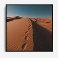 Obraz w ramie 50x50 - Piasek pustyni w ogniu - pustynia, piasek - rama czarna