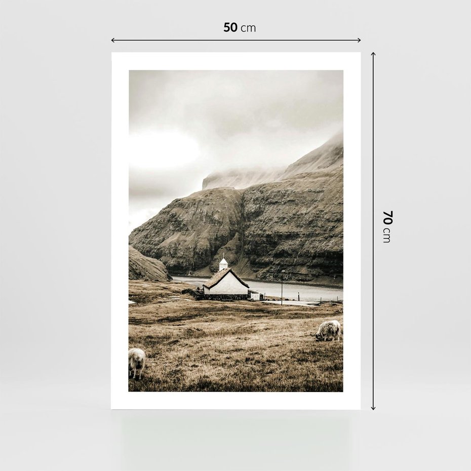 Plakat bez ramy 50x70 - Kościół na Wzgórzu: Sepia Nostalgii - kościół w górach, na wzgórzu