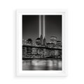 Plakat w ramie 50x70 - Miasto ożywione nocą - miasto, noc - rama biała