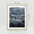 Plakat w ramie 40x50 - Domki w Chmurach - górski zimowy krajobraz, dommki na wzgórzach - rama drewno
