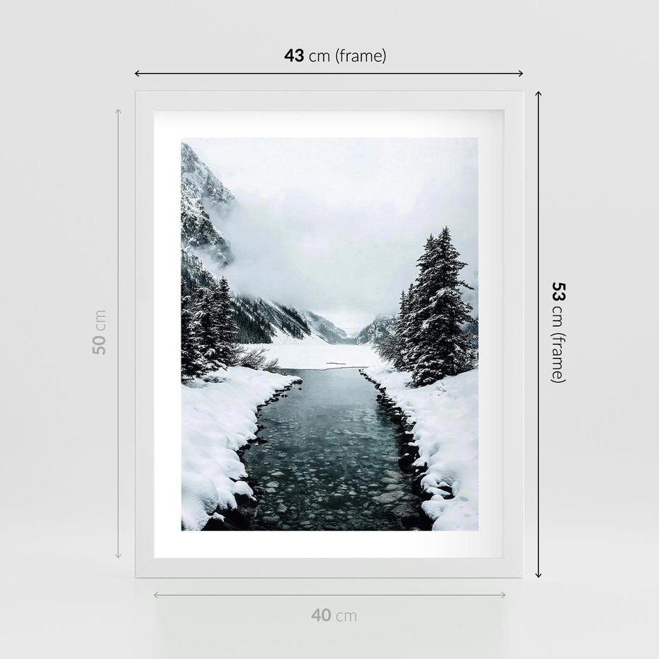 Plakat w ramie 40x50 - Zimowa Przyroda: Rzeka, Góry i Śnieg - zima, rzeka - rama biała