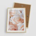 Plakat w ramie 50x70 - Aromatyczna Piękność - płatki herbacianej róży, kwiaty - rama drewno