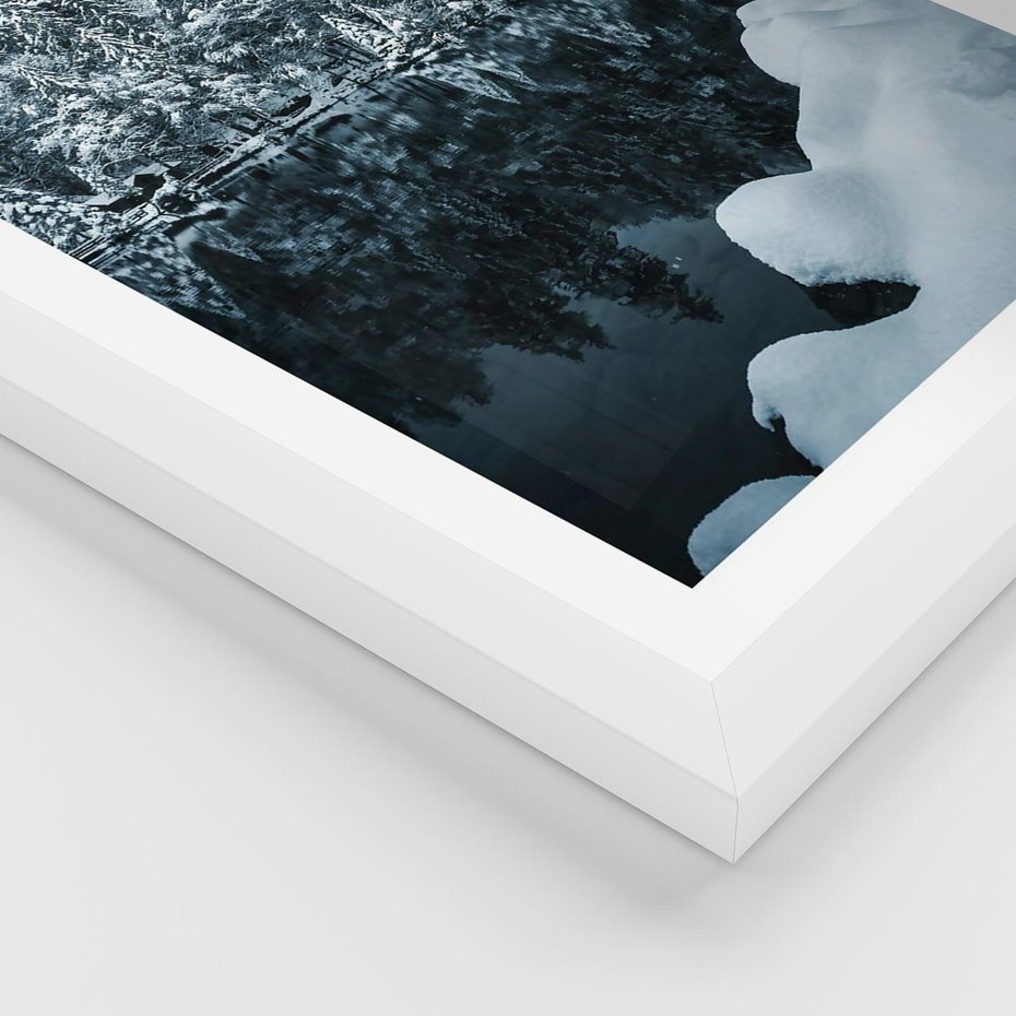 Plakat w ramie 40x50 - Zima nad Jeziorem - krajobraz zimowy, jezioro - rama biała