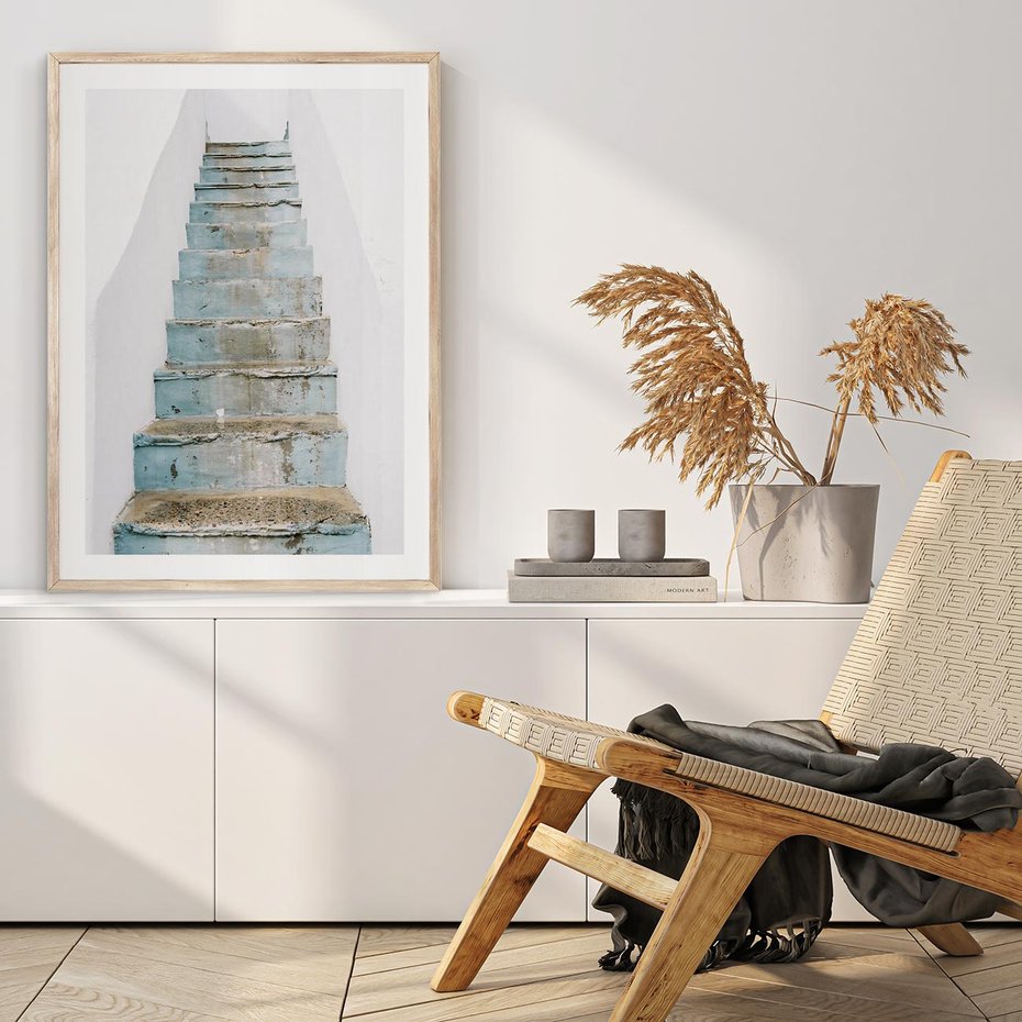 Plakat w ramie 30x40 - Niebieskie Schody Santorini - stare kamienne schody, niebieskie schody - rama drewno