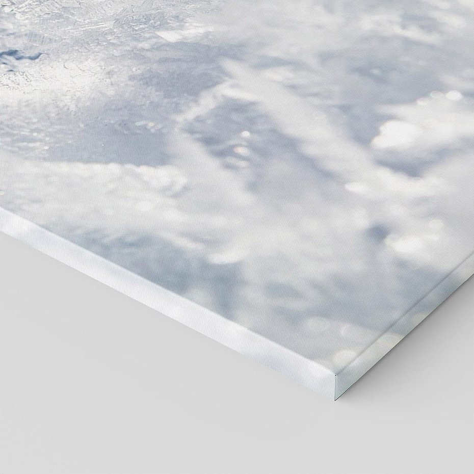 Obraz na płótnie 70x100 - Zimowa magia: Kryształki lodu - zima, kryształki