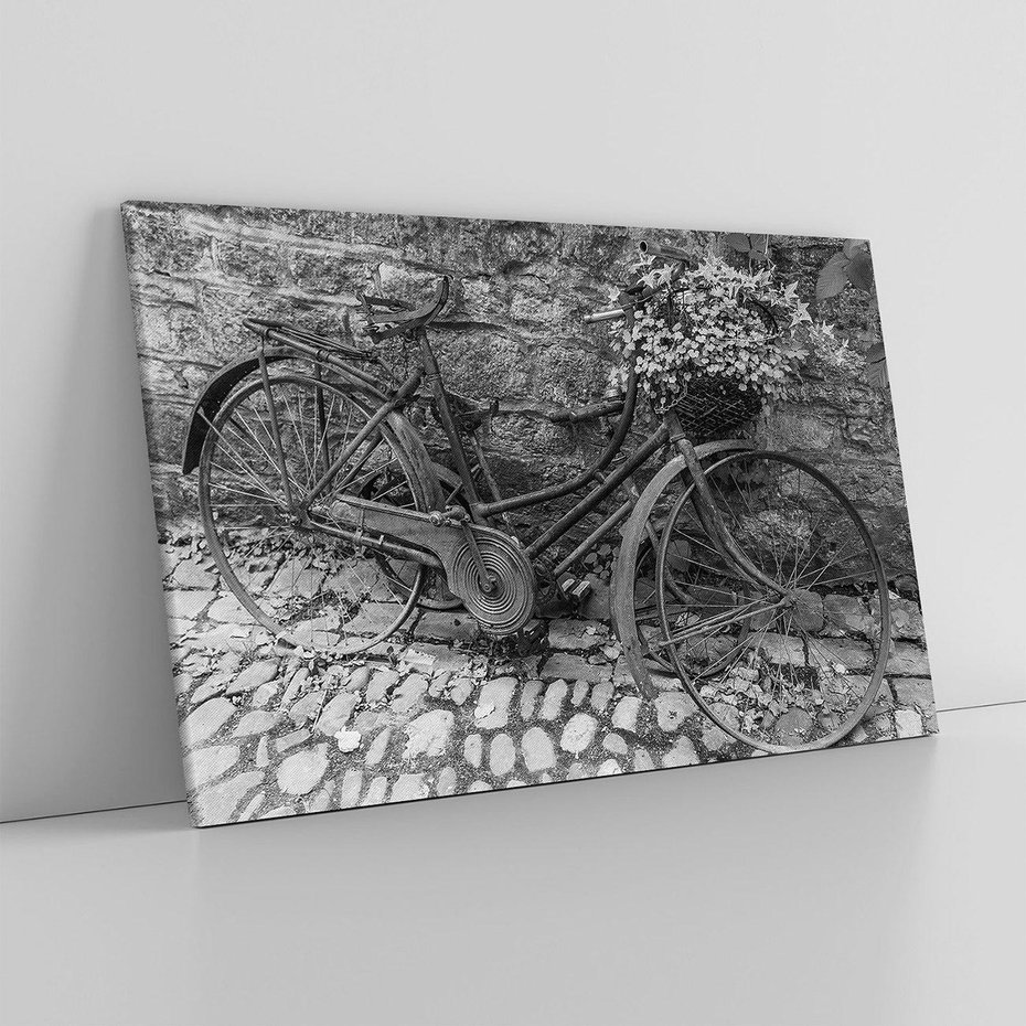 Obraz na płótnie 70x50 - Zapomniany Urok - czarno biała fotografia, stary rower oparty o mur