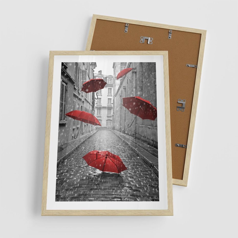 Plakat w ramie 50x70 - Parasole w malowniczej uliczce - parasole, uliczka - rama drewno