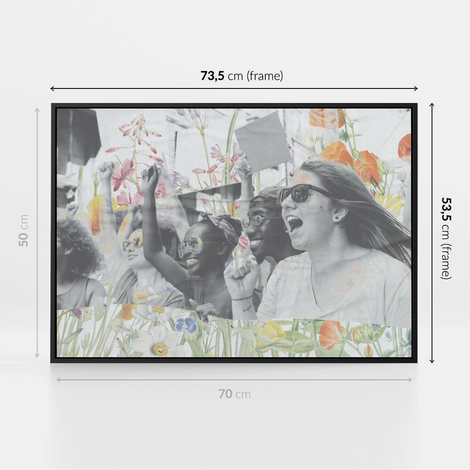 Obraz w ramie 70x50 - Księga zaklętych marzeń - kolaż, czarnobiałe zdjęcie wesołych młodych ludzi - rama czarna