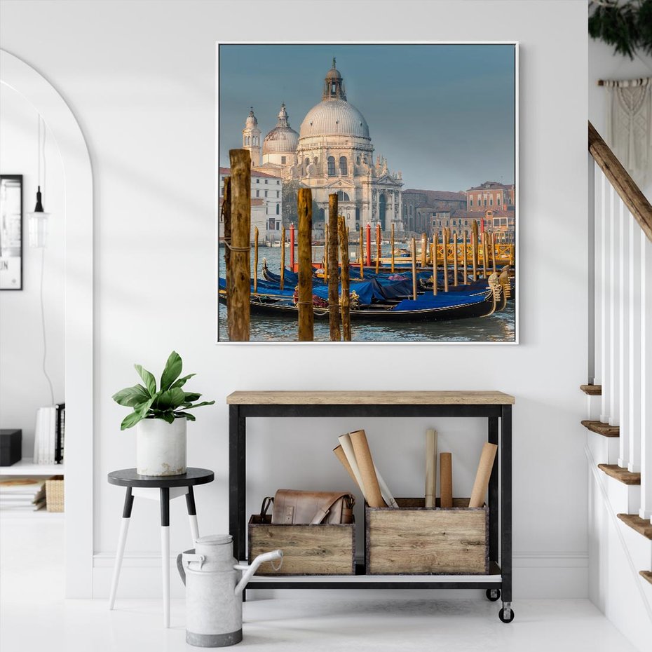 Obraz w ramie 50x50 - Urok Wenecji - fotografia, przystań w Wenecji - rama biała