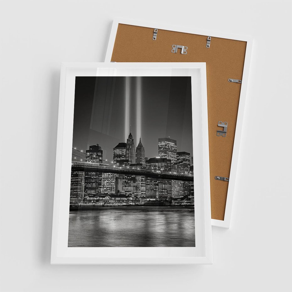 Plakat w ramie 50x70 - Miasto ożywione nocą - miasto, noc - rama biała