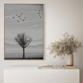 Obraz w ramie 50x70 - Samotne Drzewo - samotne drzewo w polu, czarno białe zdjęcie - rama drewno
