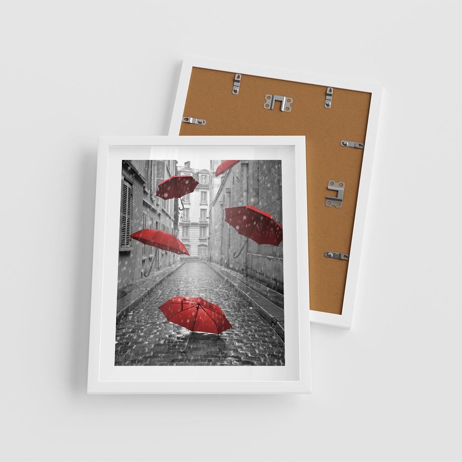 Plakat w ramie 40x50 - Parasole w malowniczej uliczce - parasole, uliczka - rama biała