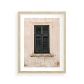 Plakat w ramie 30x40 - Urok Starego Okna z Zielonymi Okiennicami - stare okno, kamienica - rama drewno