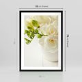 Plakat w ramie 50x70 - Subtelność białych frezji - frezja, białe - rama czarna