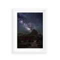Plakat w ramie 30x40 - Gwiaździsta Noc na Pustyni - noc na pustyni, gwiździste niebo - rama biała