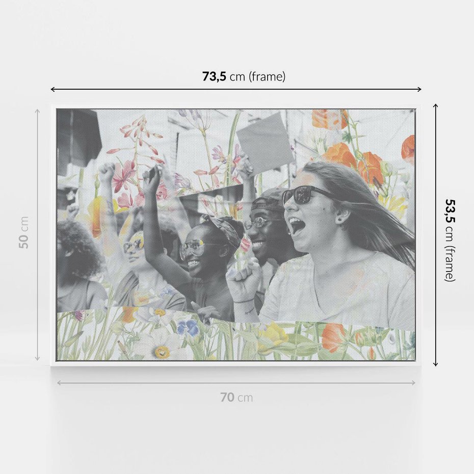 Obraz w ramie 70x50 - Księga zaklętych marzeń - kolaż, czarnobiałe zdjęcie wesołych młodych ludzi - rama biała