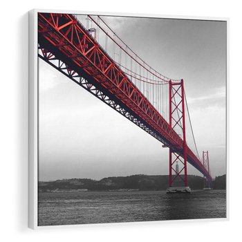 Obraz w ramie 50x50 - Majestatyczny Most - czarno biała fotografia, czerwony stalowy most nad rzeką - rama biała