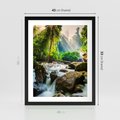 Plakat w ramie 40x50 - Idylliczny strumyk w urokliwym lesie - strumyk, las - rama czarna