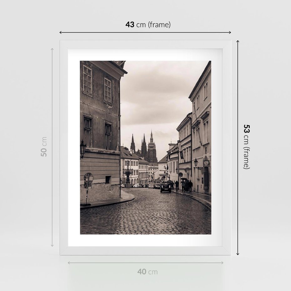 Plakat w ramie 40x50 - Przygoda Na Horyzoncie - uliczka, perspektywa - rama biała