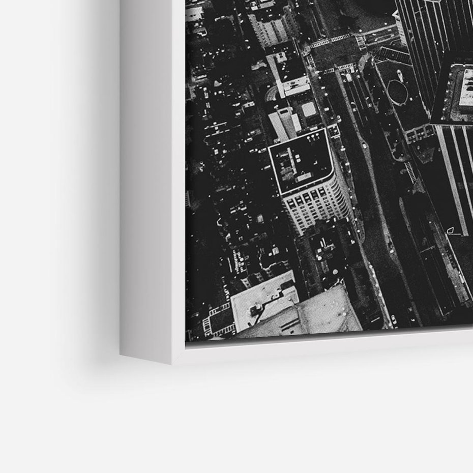 Obraz w ramie 120x80 - Kontrastujące miasto - miasto, biało - rama biała