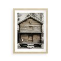 Plakat w ramie 30x40 - Stary Drewniany Dom w Śniegu - stary drewniany dom, zima - rama drewno