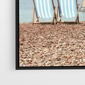 Obraz w ramie 100x70 - Letnia retro bajka - fotografia, pasiaste leżaki - rama czarna