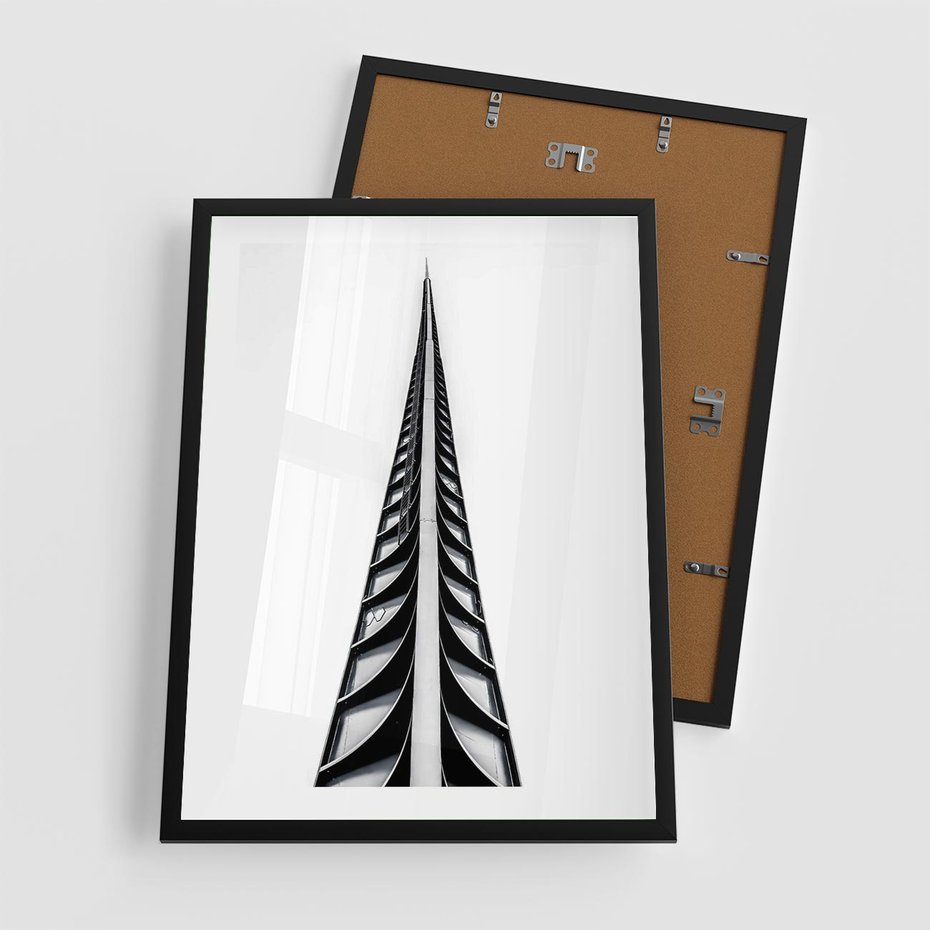 Plakat w ramie 50x70 - Majestatyczna Architektura - wysoki, strzelisty wieżowiec - rama czarna