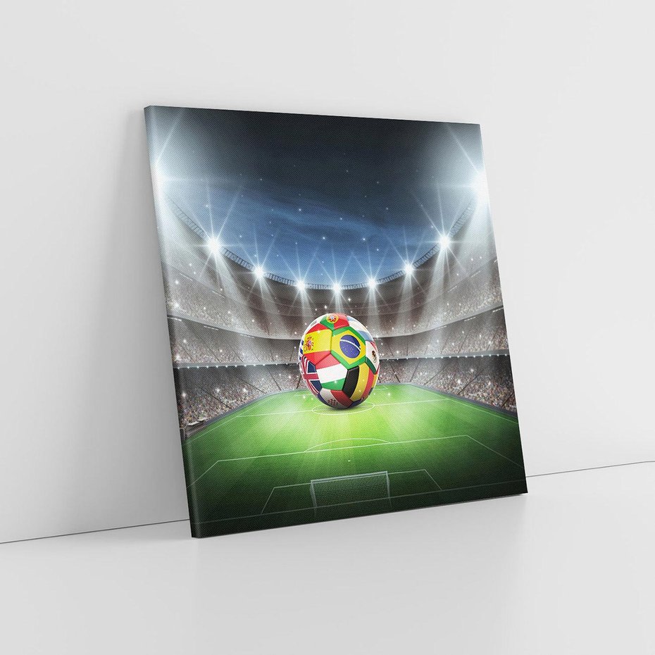 Obraz na płótnie 60x60 - Piłka nożna na stadionie: Pasja sportu - stadion, piłka