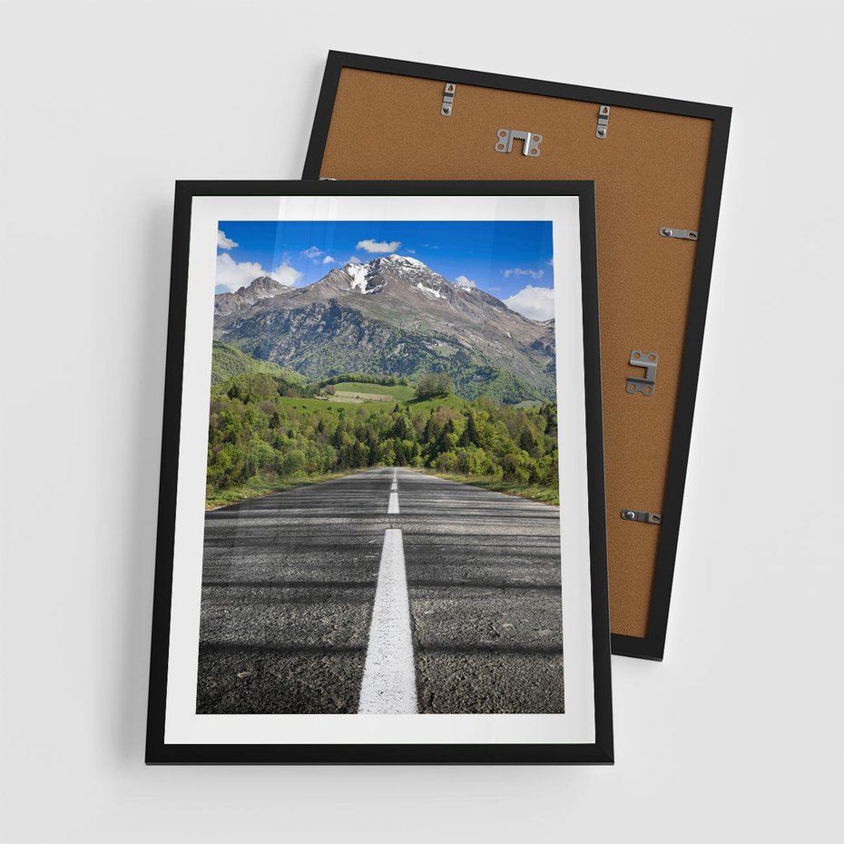 Plakat w ramie 50x70 - Droga przez góry: podróż do przygody - droga, góry - rama czarna