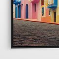 Obraz w ramie 70x100 - Ekspresja marzeń i tęsknot - pastelowe kolorowe budynki, wzdłuż ulicy - rama czarna