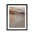 Plakat w ramie 40x50 - Spokój Morza: Fale na Plaży - fale, morze - rama czarna