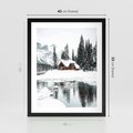 Plakat w ramie 40x50 - Urok Zimowego Krajobrazu - domek w górach, zima - rama czarna