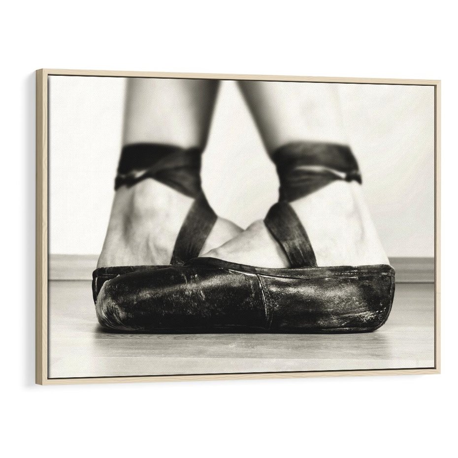 Obraz w ramie 70x50 - W Monochromatycznych Nutach - fotografia, czarno biała - rama drewno