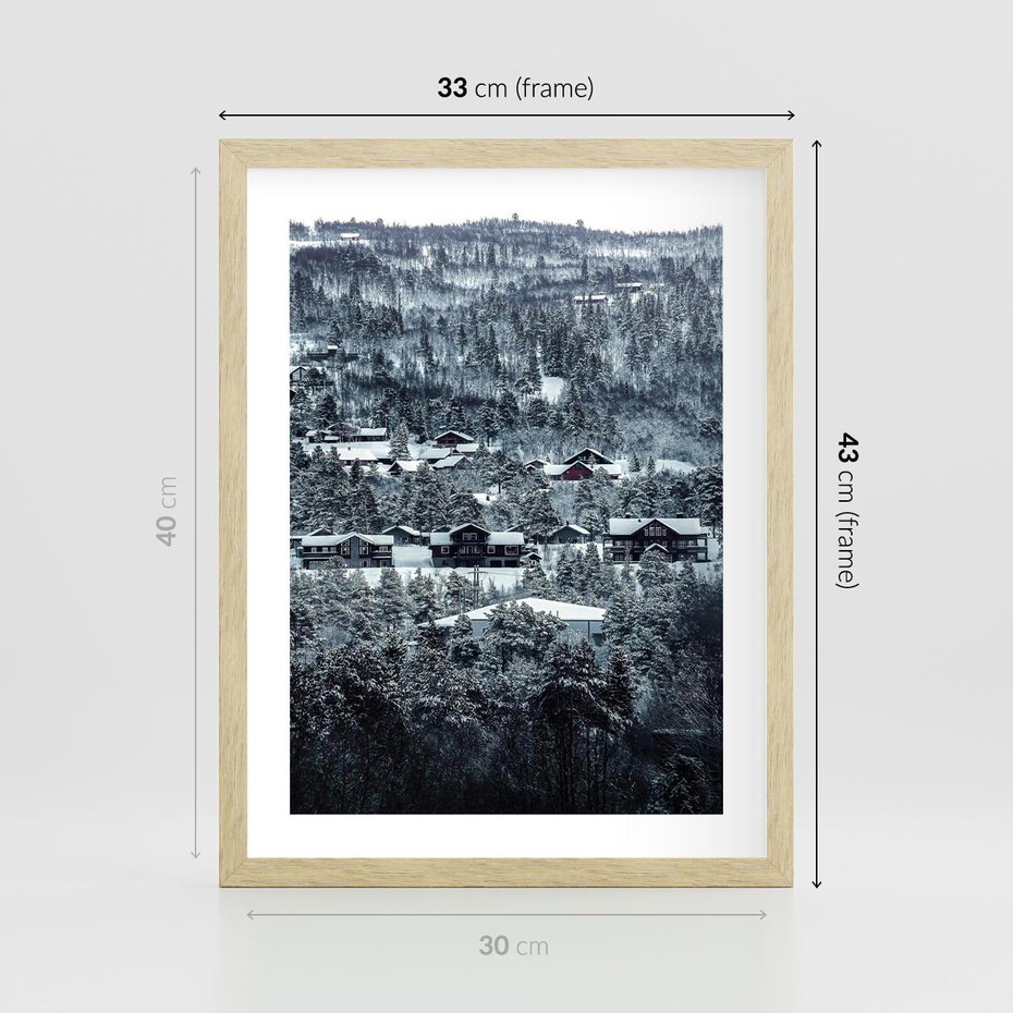 Plakat w ramie 30x40 - Domki w Chmurach - górski zimowy krajobraz, dommki na wzgórzach - rama drewno