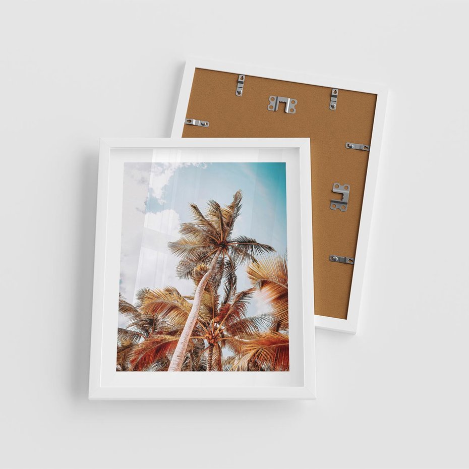 Plakat w ramie 40x50 - Plażowa Idylla z Palmami - palmy, rajska plaża - rama biała