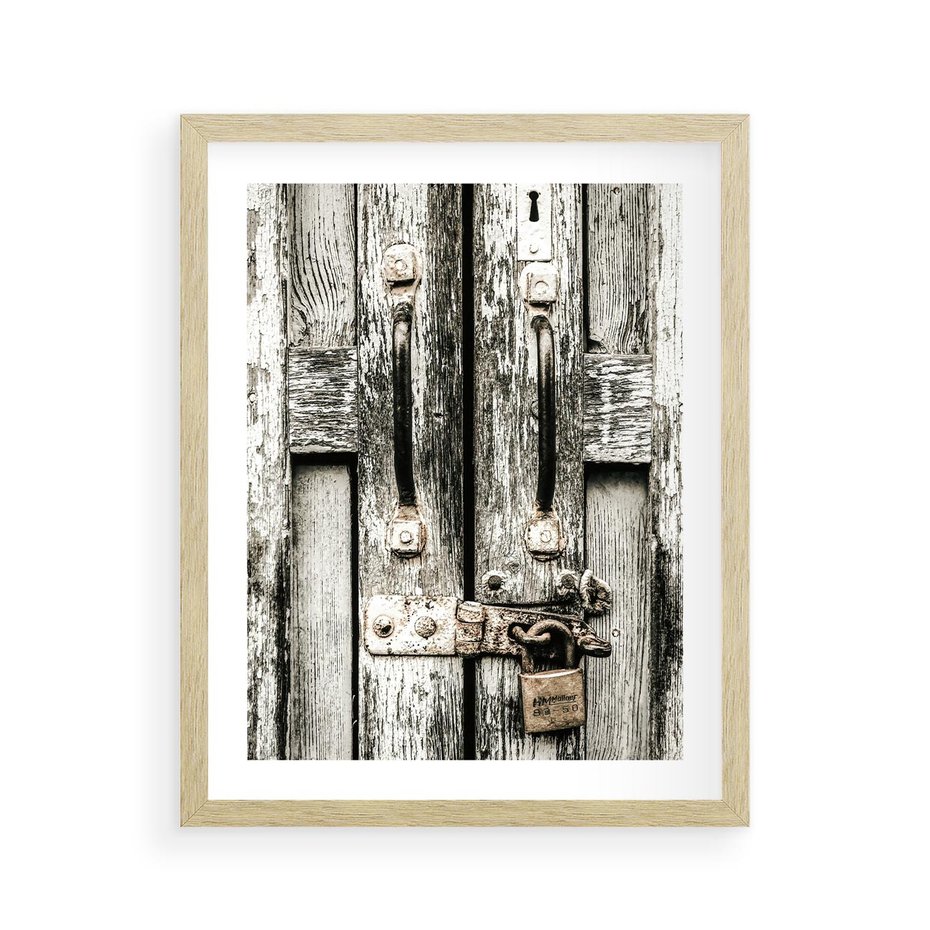 Plakat w ramie 40x50 - Retro Drzwi: Zamknięta Tajemnica - stare drzwi, kłódka - rama drewno