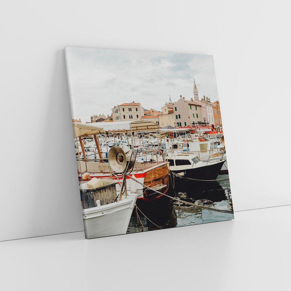 Obraz na płótnie 70x70 - Malowniczy Krajobraz Morski - morze, łódki