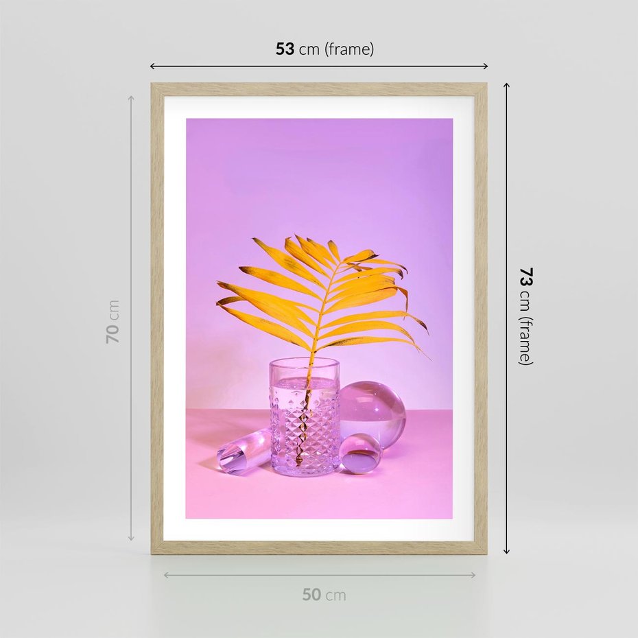 Plakat w ramie 50x70 - Neonowy Liść Palmy na Fotografii - neonowa fotografia, liść palmy w szklance - rama drewno