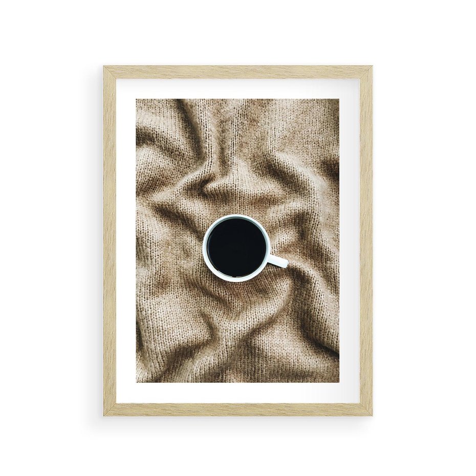 Plakat w ramie 30x40 - Filiżanka Kawy na Brązowym Kocu - kawa, czarna kawa - rama drewno