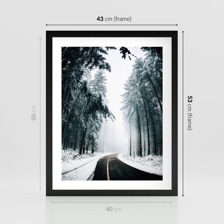 Plakat w ramie 40x50 - Droga przez Zimowy Las - drzewa, śnieg - rama czarna