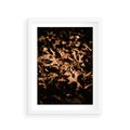 Plakat w ramie 30x40 - Jesienne Liście: Nostalgiczna Kolorystyka - suche liście, jesień - rama biała