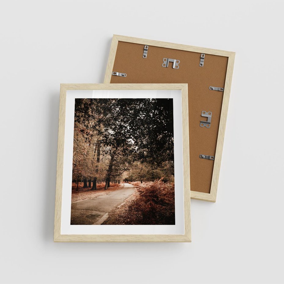 Plakat w ramie 40x50 - Magia Jesieni: Pejzaż Parku w Odcieniach Żółci - jesień, park - rama drewno