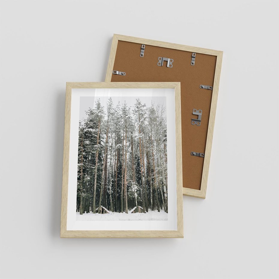 Plakat w ramie 30x40 - Sypiący Śnieg - las w zimie, drzewa pod śniegiem - rama drewno